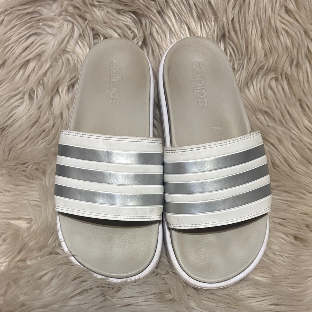 adidas women’s Adilette White and Silver Striped Slide Platform Sandals size 8-9